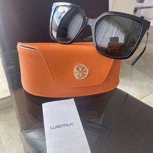 Tory Burch Black / Brown gradient w dark brown lens Sunglasses